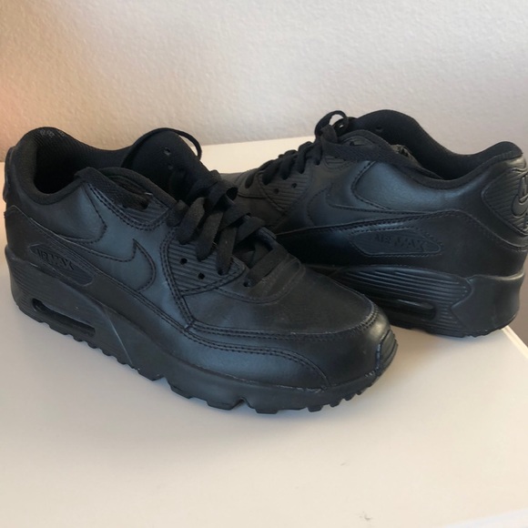 black nike air max size 6